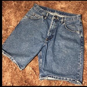 Men’s Wrangler Jean Shorts size 32